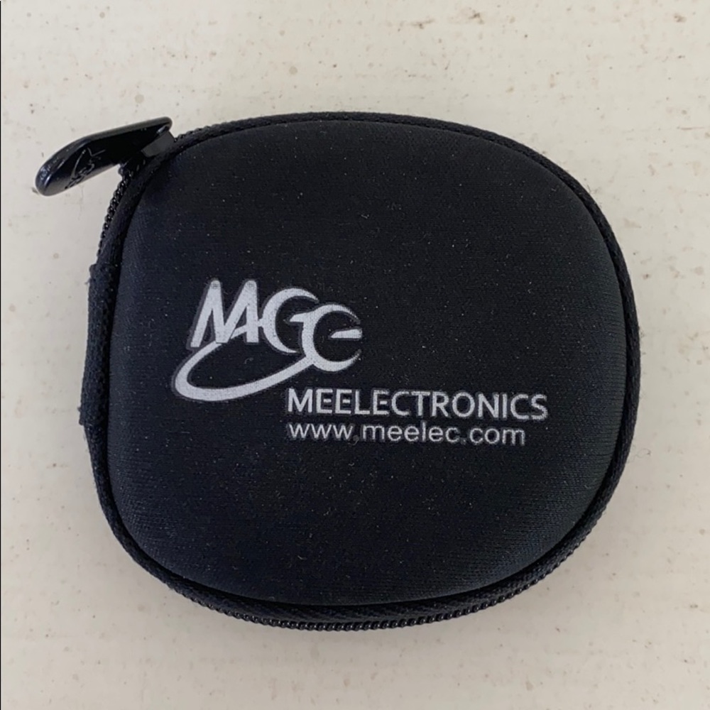 MEElectronics wired ear buds with extra ear pieces